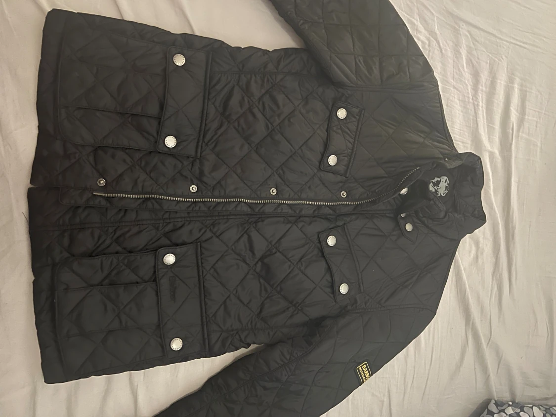 Svart quiltad jacka från Barbour