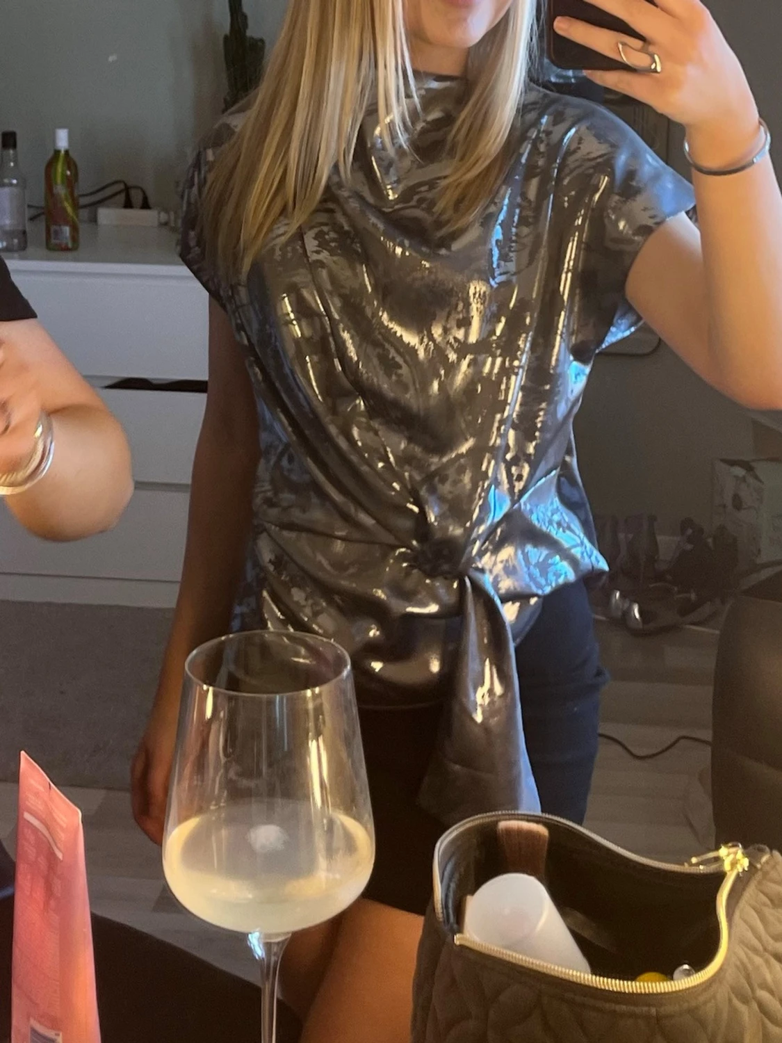 Silvrig omlottopp med knyt