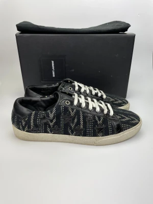 Saint Laurent (rare) - December REA! Hej, säljer nu dessa svin snygga ysl skor. Skorna är i nyskick! Begränsat antal boxar och dustbag. Hör av dig vid frågor. 