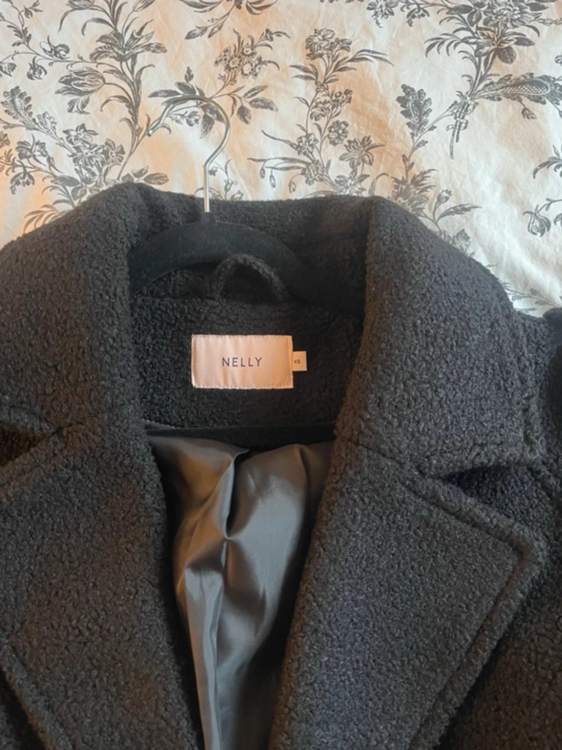 Svart teddy skepparkavaj från Nelly - 3