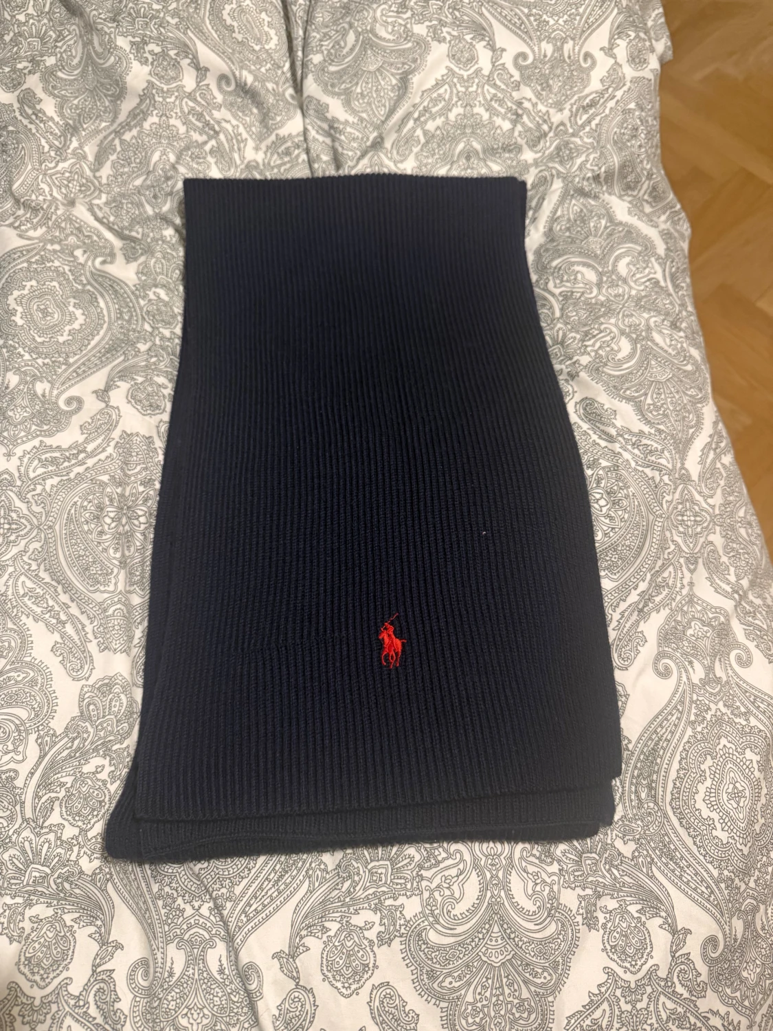 Mörkblå och Grå halsduk