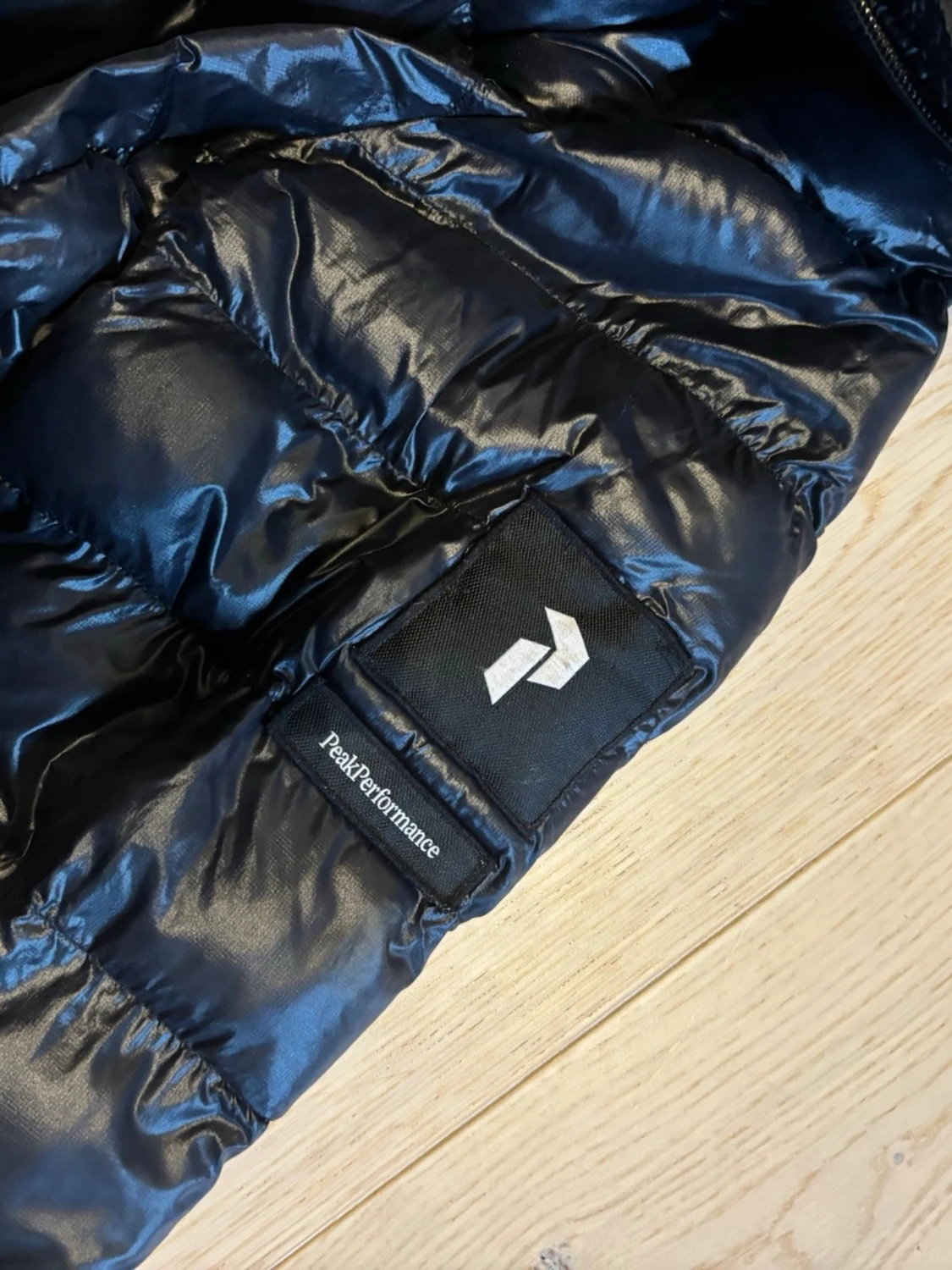 Svart dunjacka Peak Performance - 11