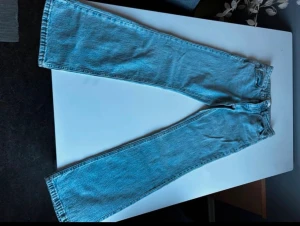 Perfect jeans från Gina tricot - Oanvända jeans i storlek 36. Midjemått 36 cm rakt över. Pris kan diskuteras :)