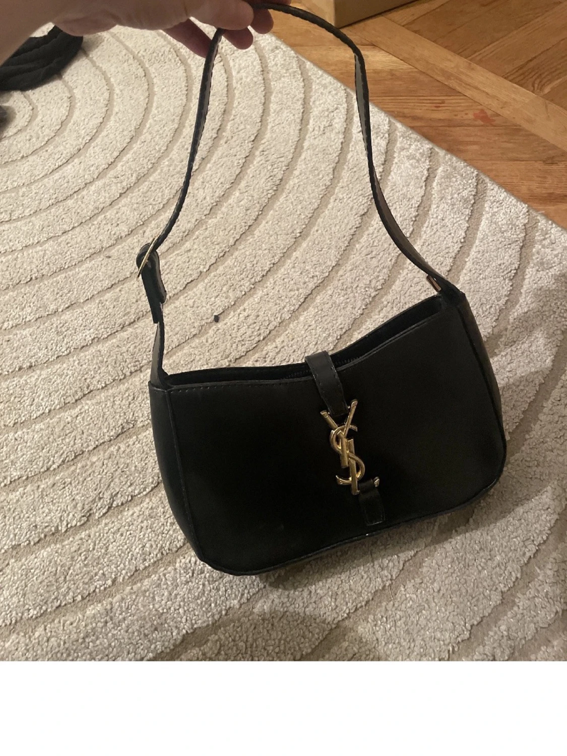 Svart axelväska från Yves Saint Laurent - 6