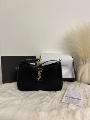 Svart axelväska, hanväska helt ny - Svart axelväska, hanväska helt ny