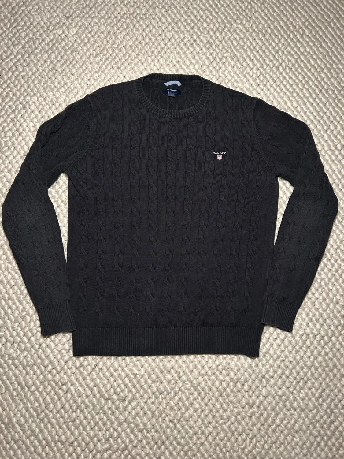 Svart kabelstickad tröja från GANT