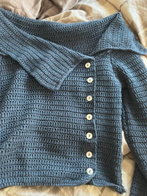 Tröja - Off shoulder tröja ifrån Zara. Bra skick och jättesnygg