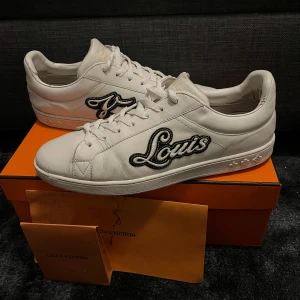 Louis Vuitton skor - Louis Vuitton skor i storlek 42, det är i bra skick. Vid någon fundering är det bara att skicka ett pm.