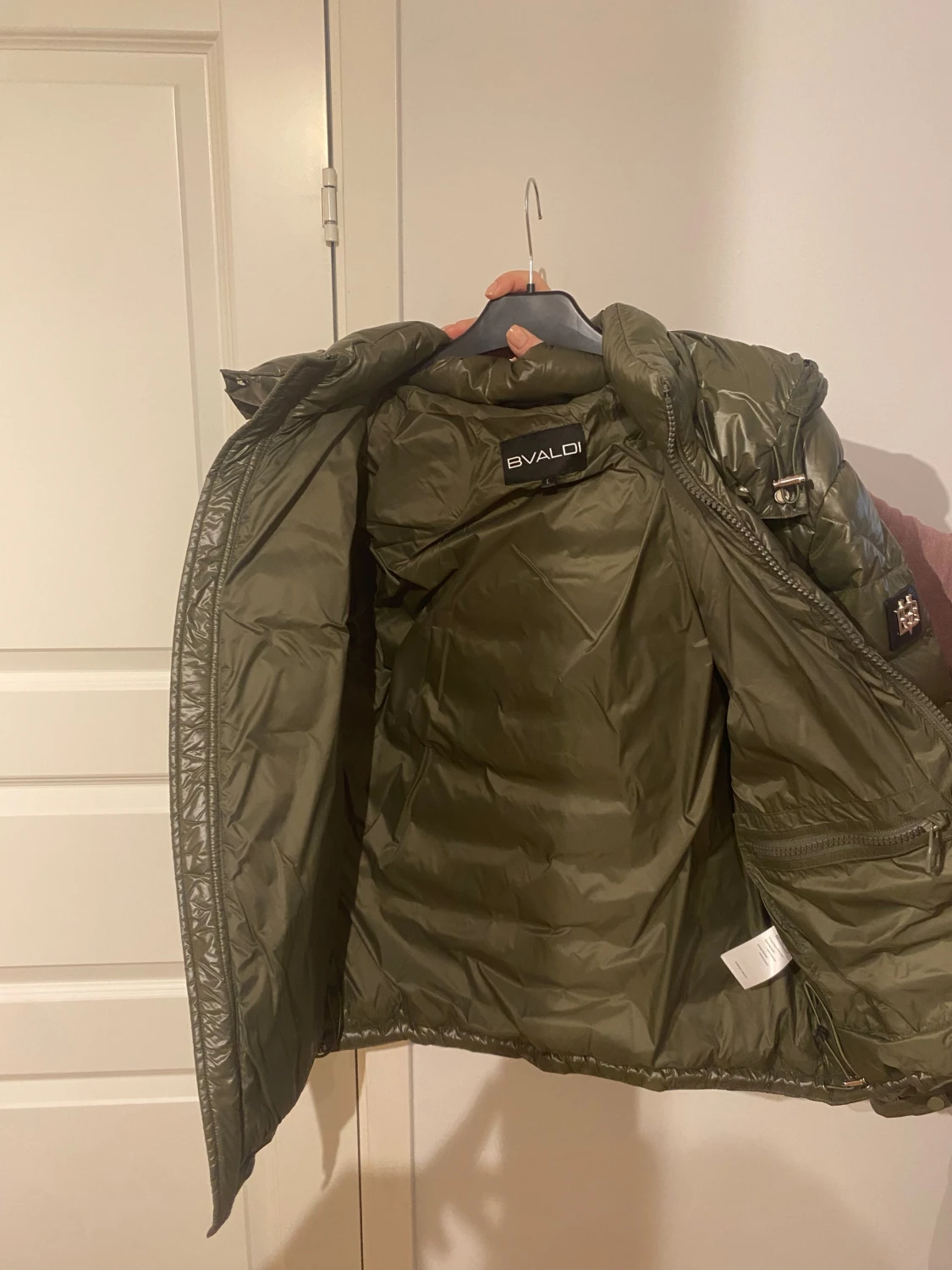 Olivgrön pufferjacka från Bvaldi - 6