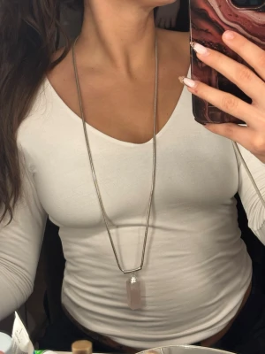 Silverig lång Kristall halsband  - Lite små defekter.