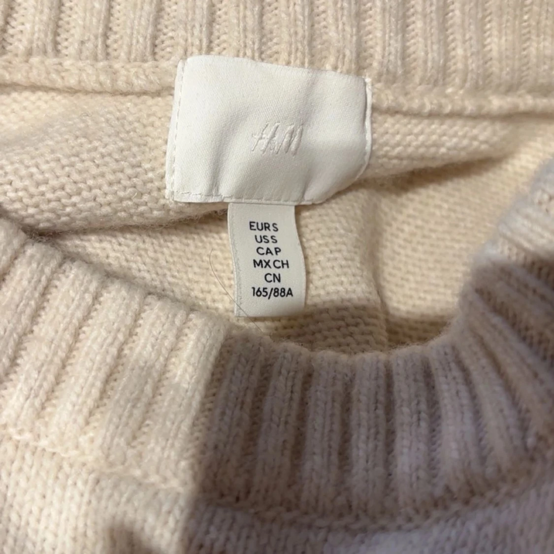 Beige stickad tröja från H&M - 1