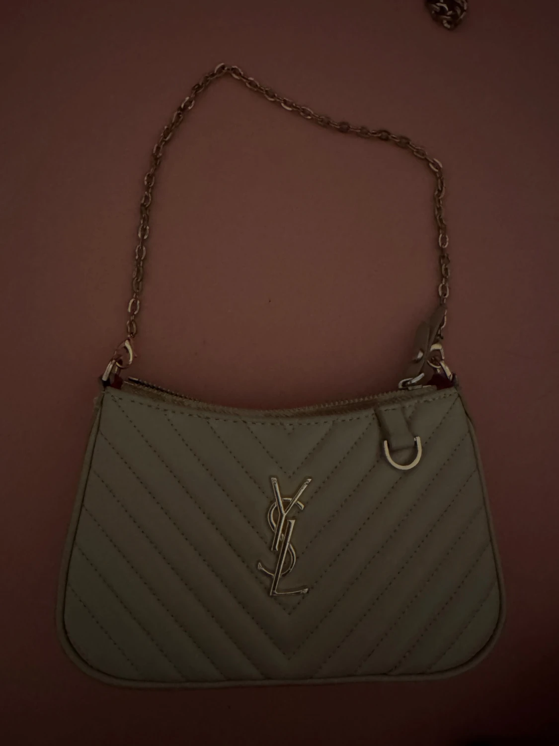 Beige quiltad YSL axelväska i skinn