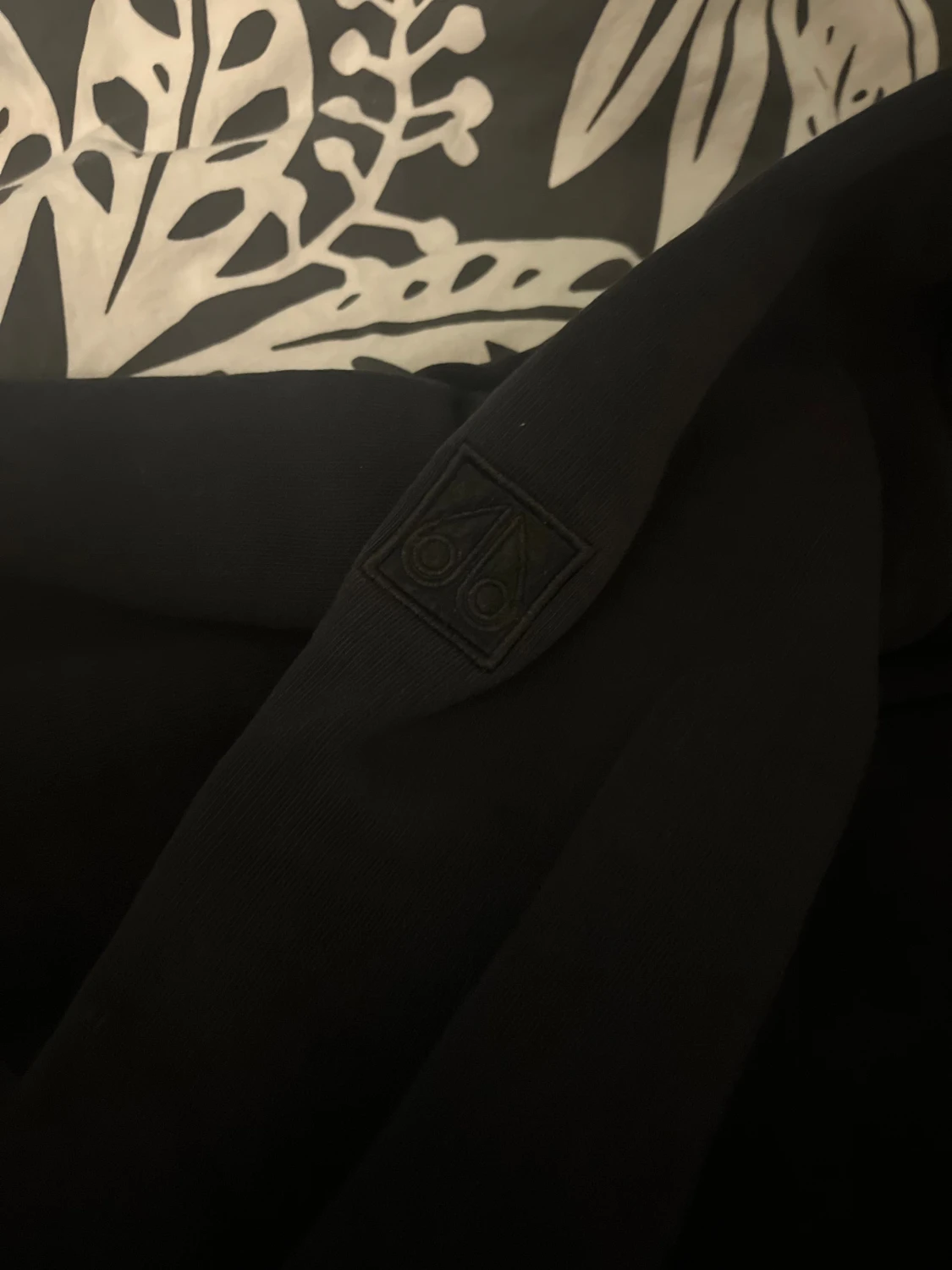 Svart tröja Moose Knuckles med rött tryck - 3