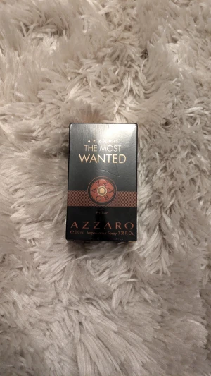 Azzaro The Most Wanted Parfum - Azzaro The Most Wanted Parfum, 100 ml. En stilren och modern parfym med en unik flaska som sticker ut. Luktar suveränt.
