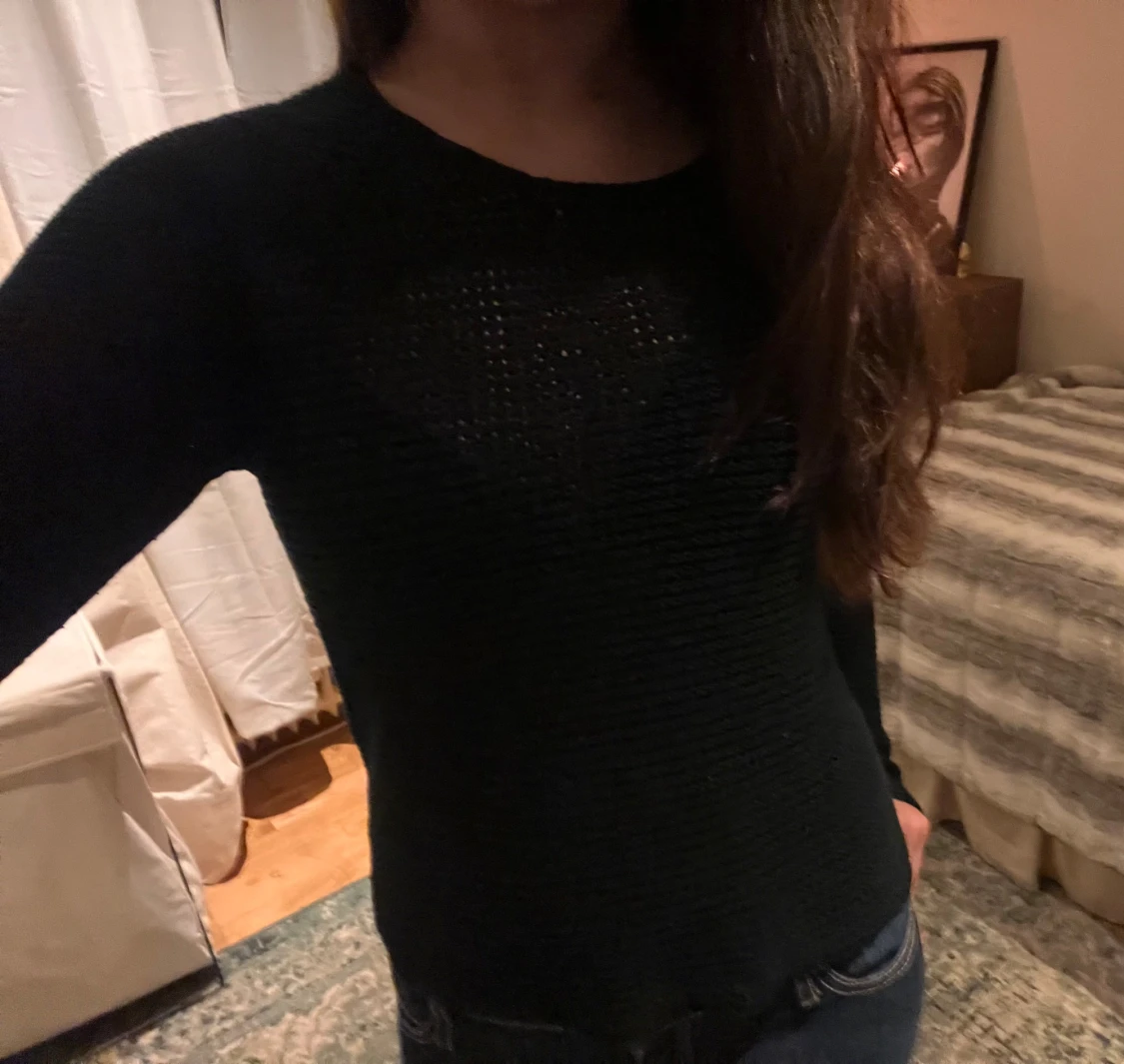 Svart stickad tröja med lång ärm - 1