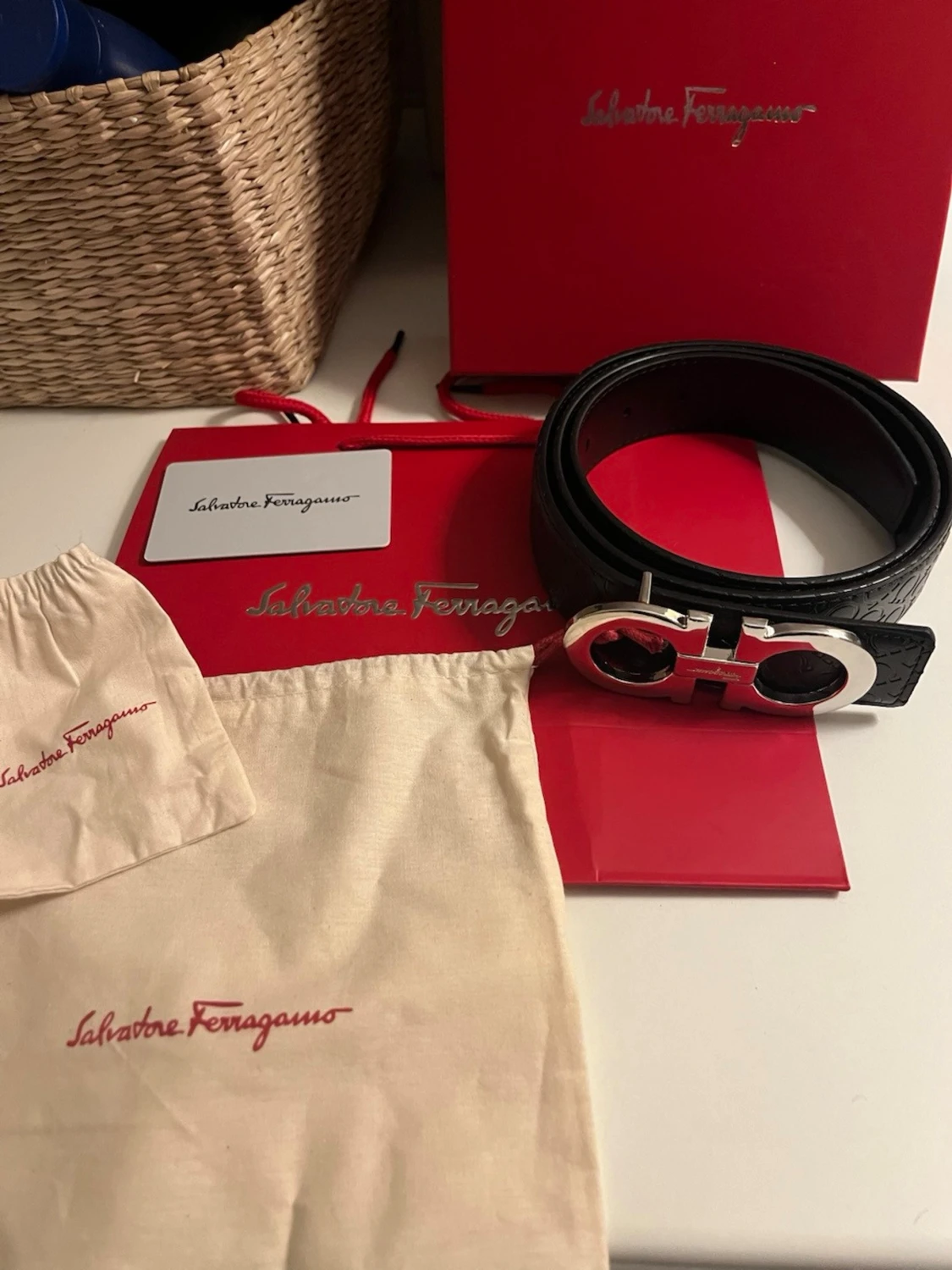 Svart Ferragamo bälte med silverdetaljer - 1