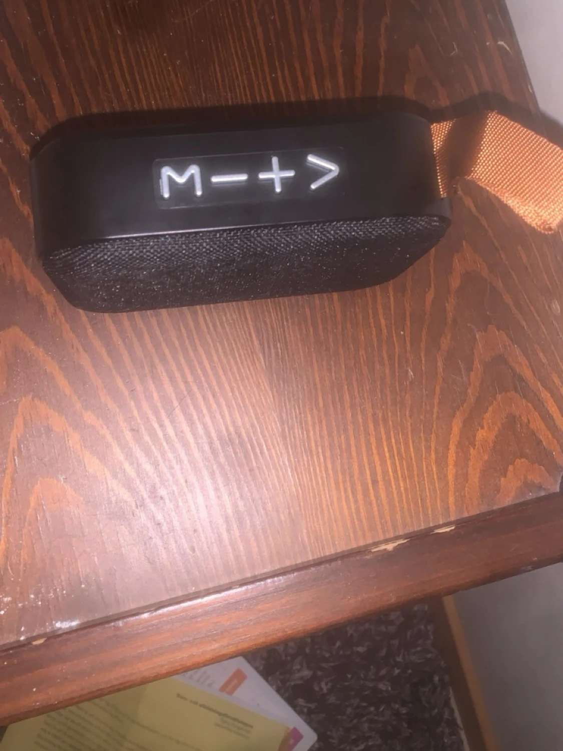 Svart bärbar högtalare med tygfront - 2