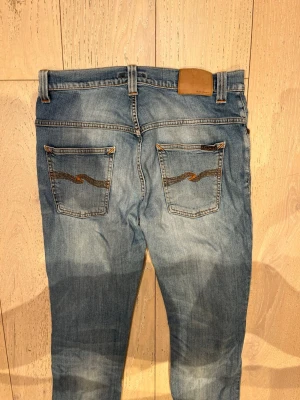 Nudie jeans - Skick: 9/10 | modell: Thin Finn | storlek 33/32 men sitter som 32/32 i slim fit 