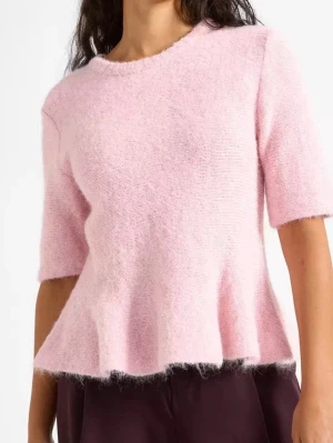 Utsvängd stickad tröja Lindex  - Supermjuk ljusrosa stickad tröja från Lindex. Helt ny fick i julklapp och fick dubbletter så säljer en! 