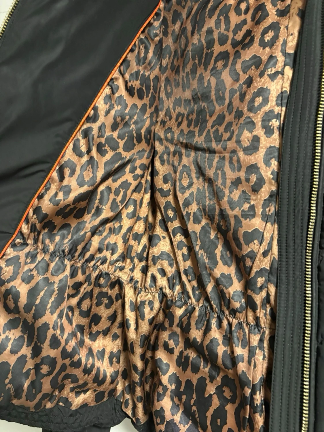 Svart dunjacka med fuskpäls från Hollies - 2