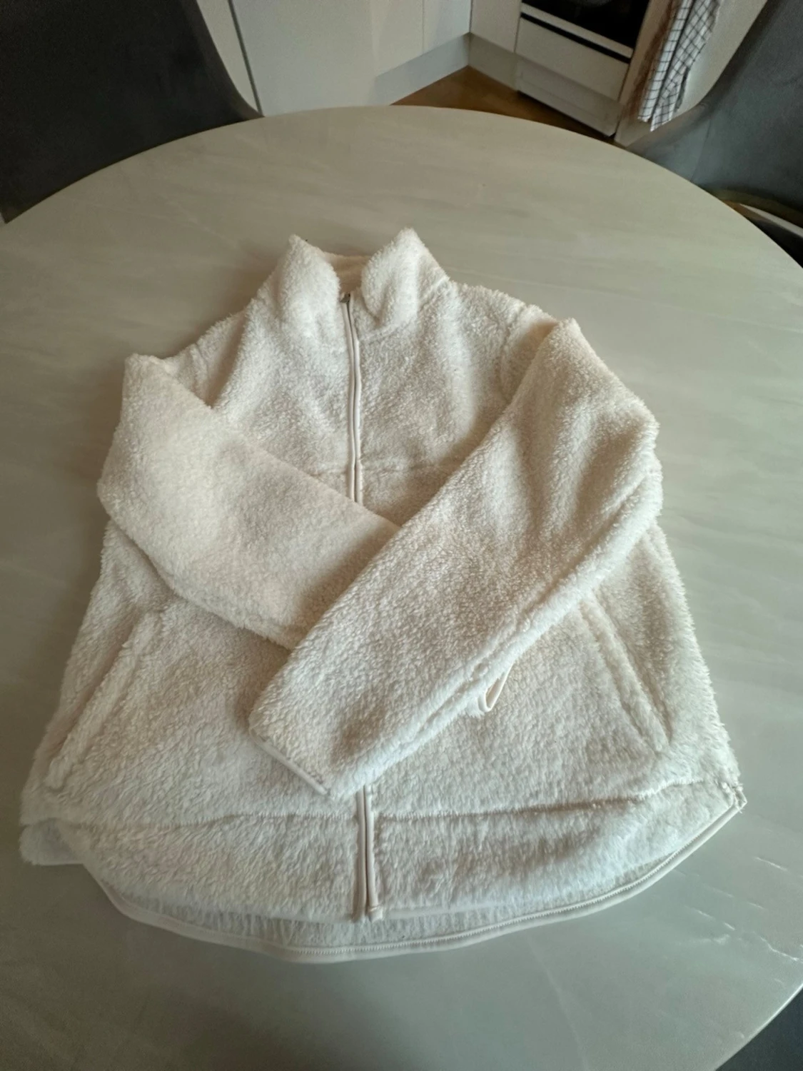 Vit teddyjacka med dragkedja - 1