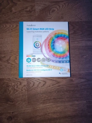 Wifi Smart Rgb Led Strip - Säljer Rgb Led Strip som går att använda till sitt rum eller kök. Ser jätte coolt ut! Nypris ca: 400 kr