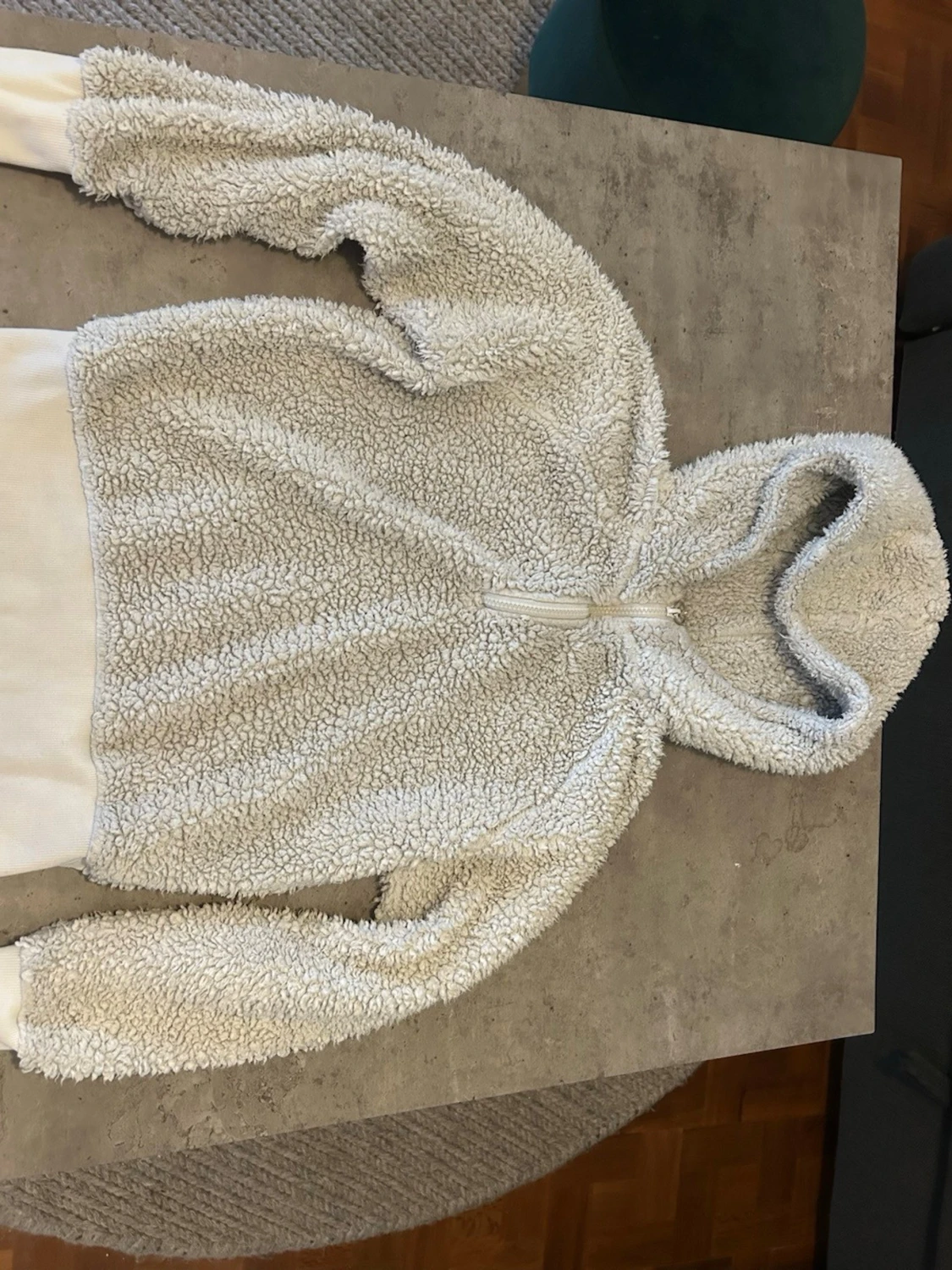 Vit teddyjacka med huva från Etirel