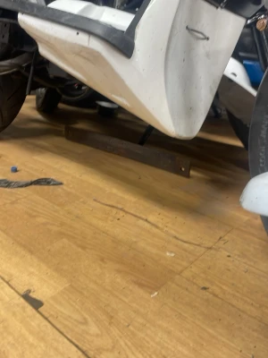 Slider delar - Säljer nu 1 underkåpa och blinkers till slider