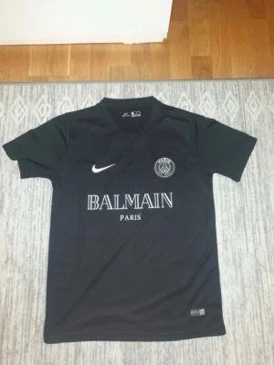 BALMAIN PSG T SHIRT  - Helt ny oanvänd  