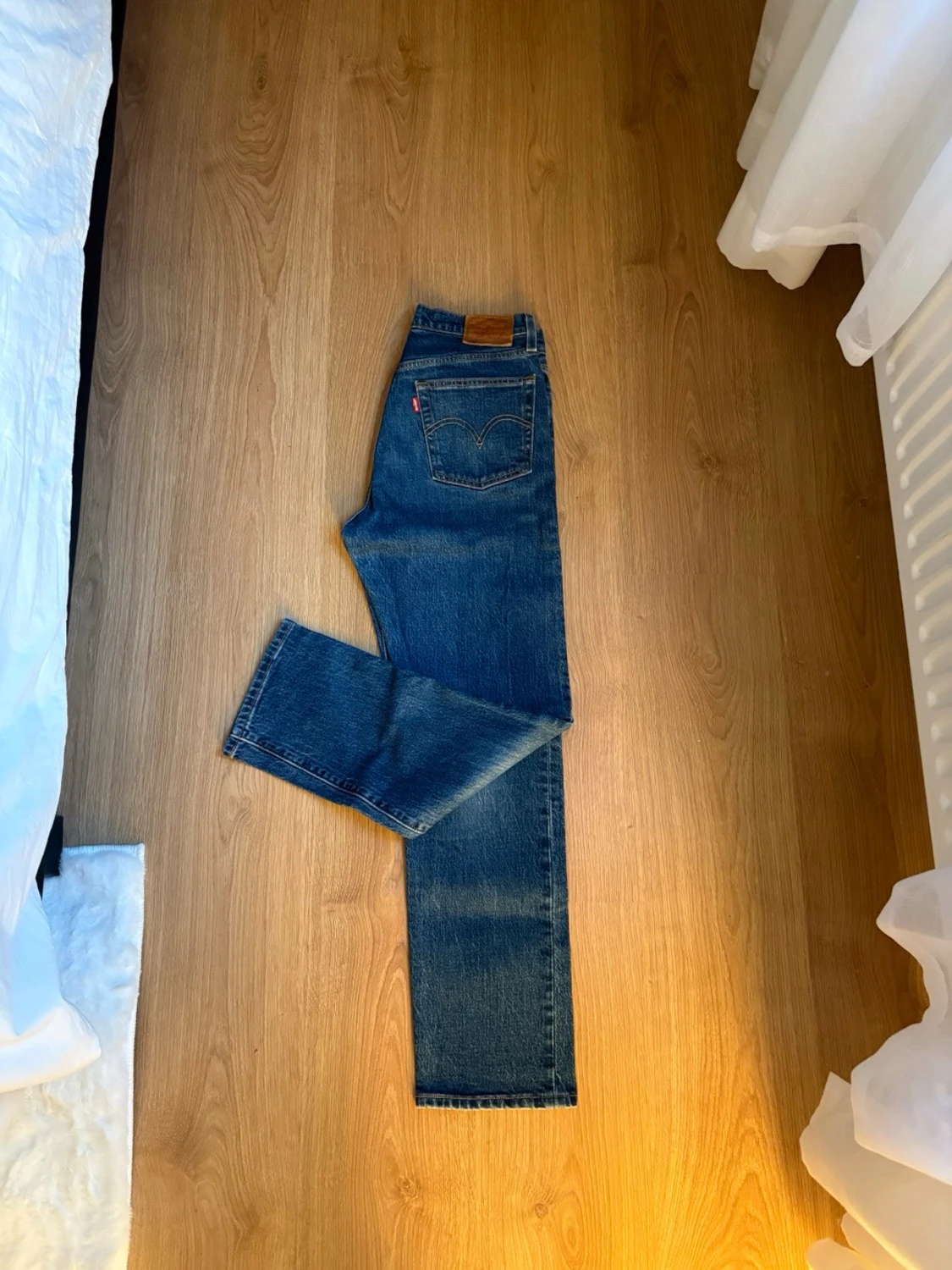 Mörkblå Levis Jeans - 1