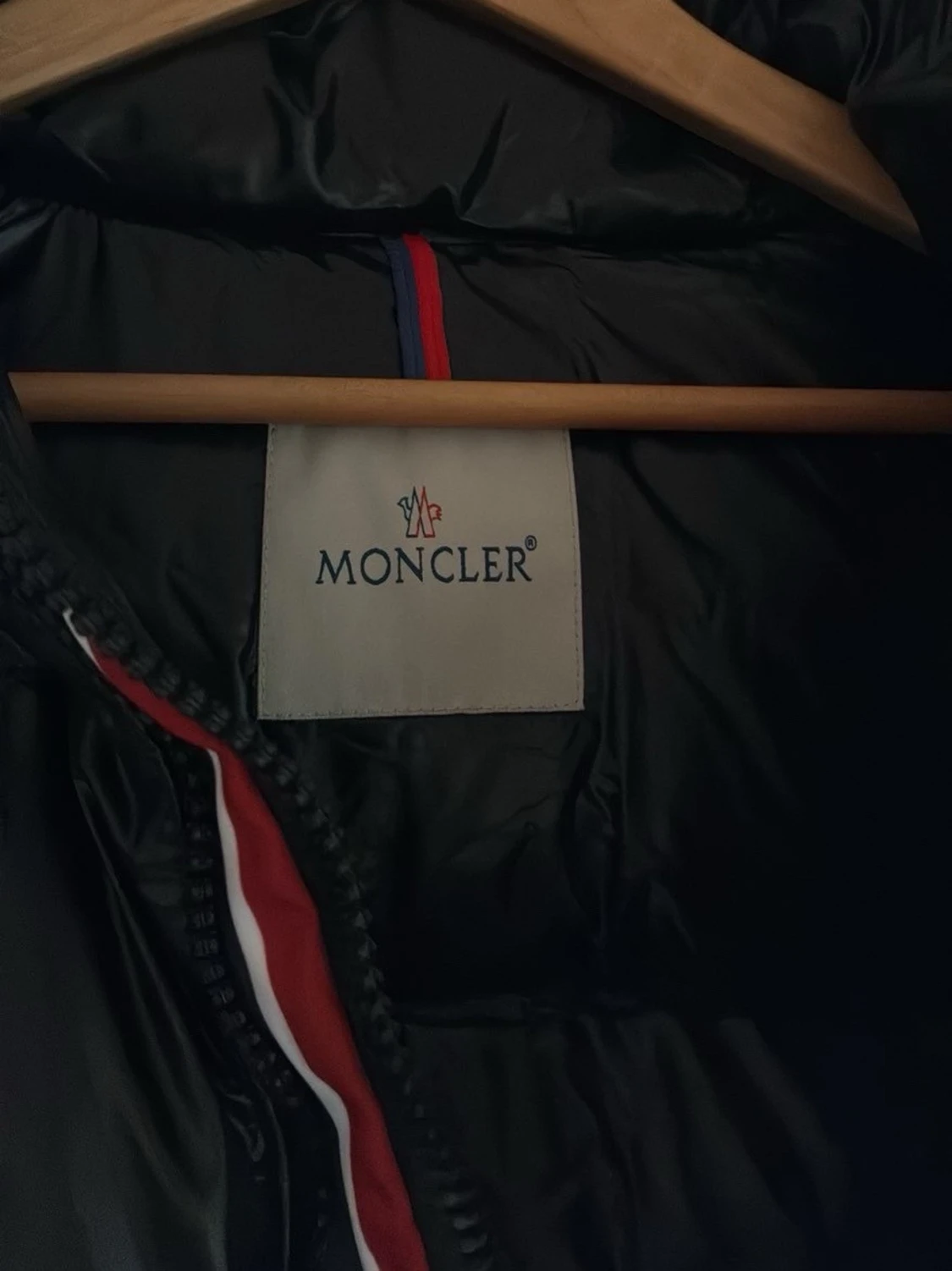 Svart dunjacka från Moncler - 2