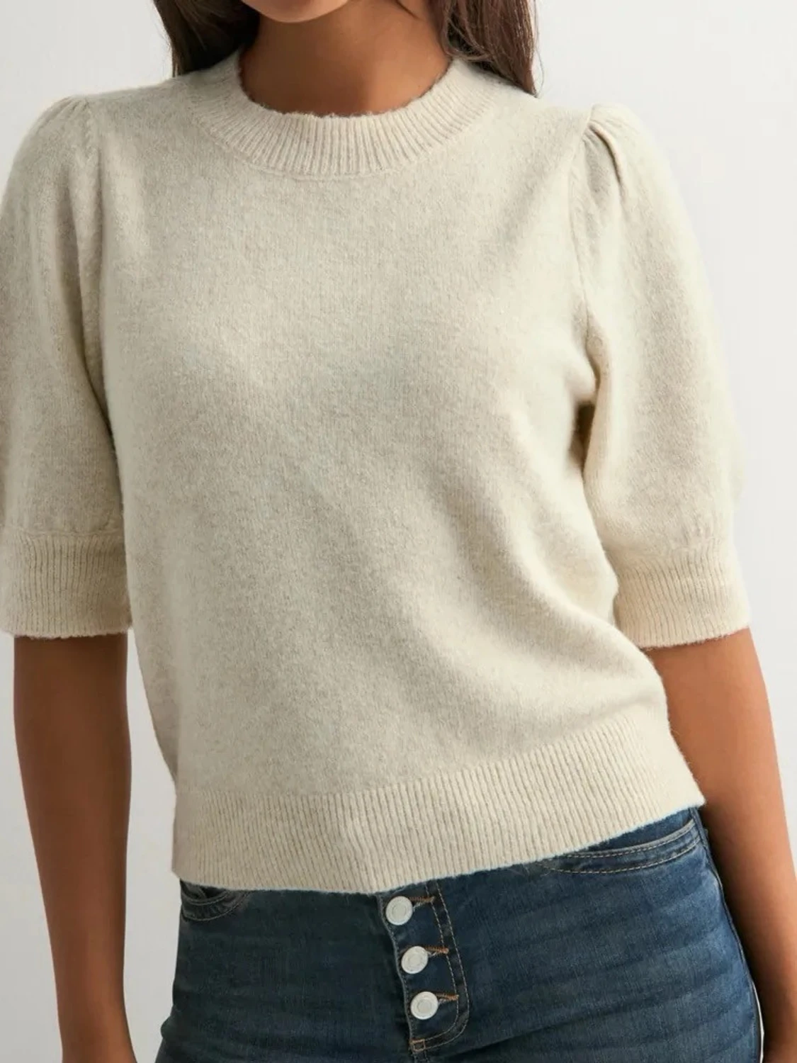 Beige stickad tröja med puffärm - 1