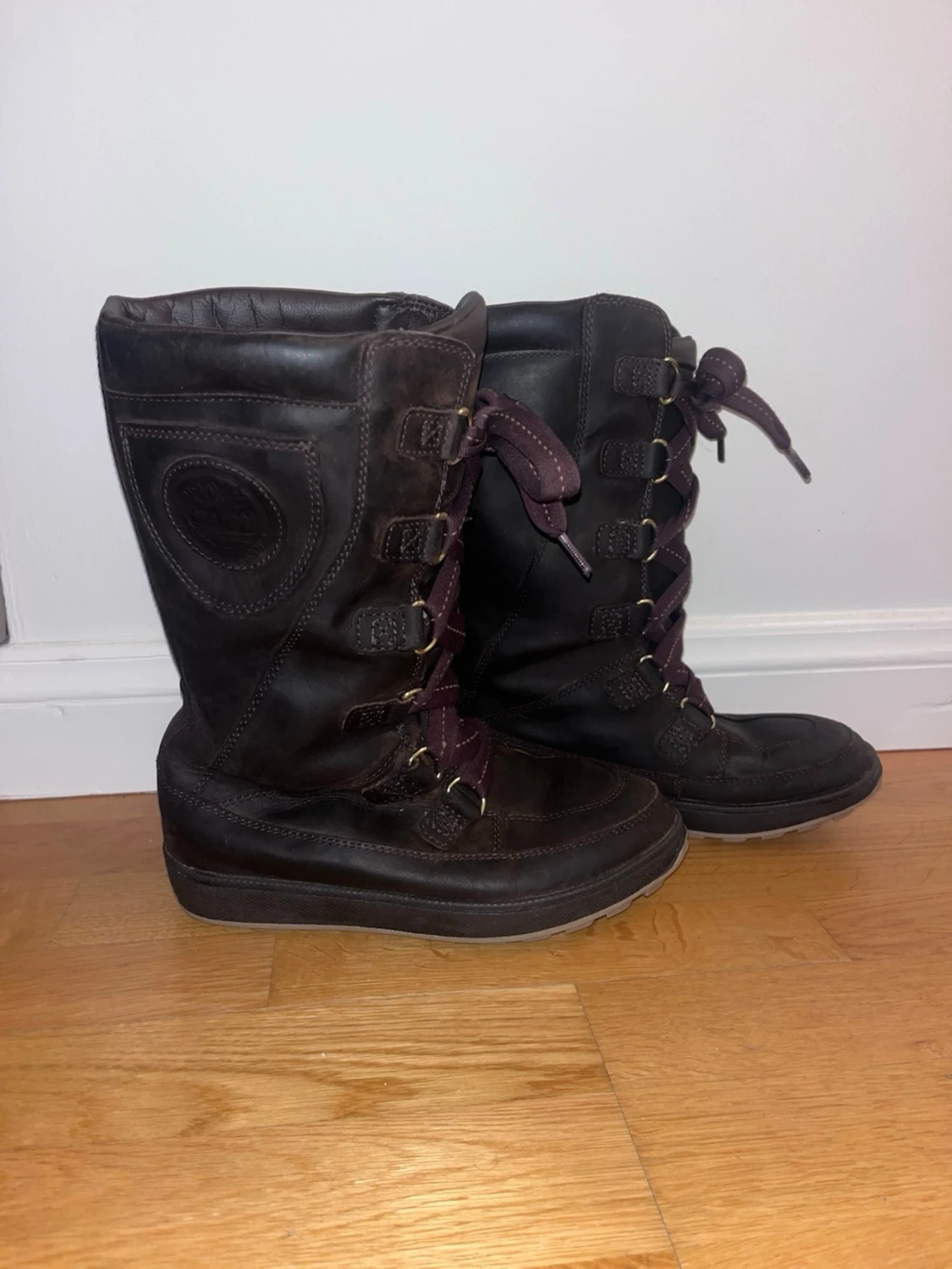 Bruna höga Timberland boots storlek 37