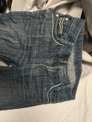 Bootcut jeans  - Något smala/tighta i modellen, storlek 36