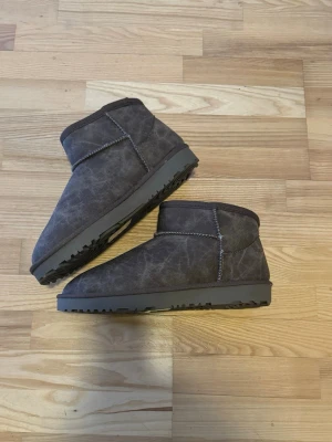 Bruna uggs - uggs från nelly i storlek 39. endast provade inomhus. använd ”köp nu”. 5/1-2026