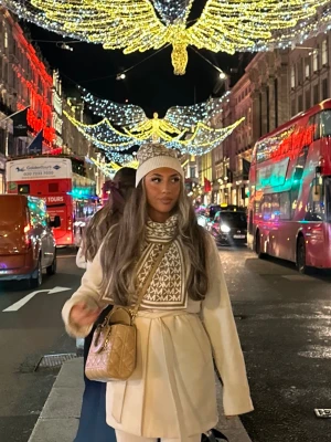 Michael kors sett - Säljer detta super snygga Michael kors settet med mössa och en halsduk🫶🏼🫶🏼