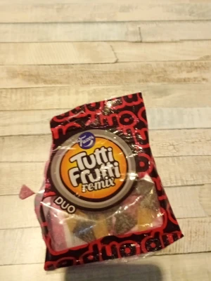 Godis Titti frutti  - Halvt uppäten tutti frutti godis påse 