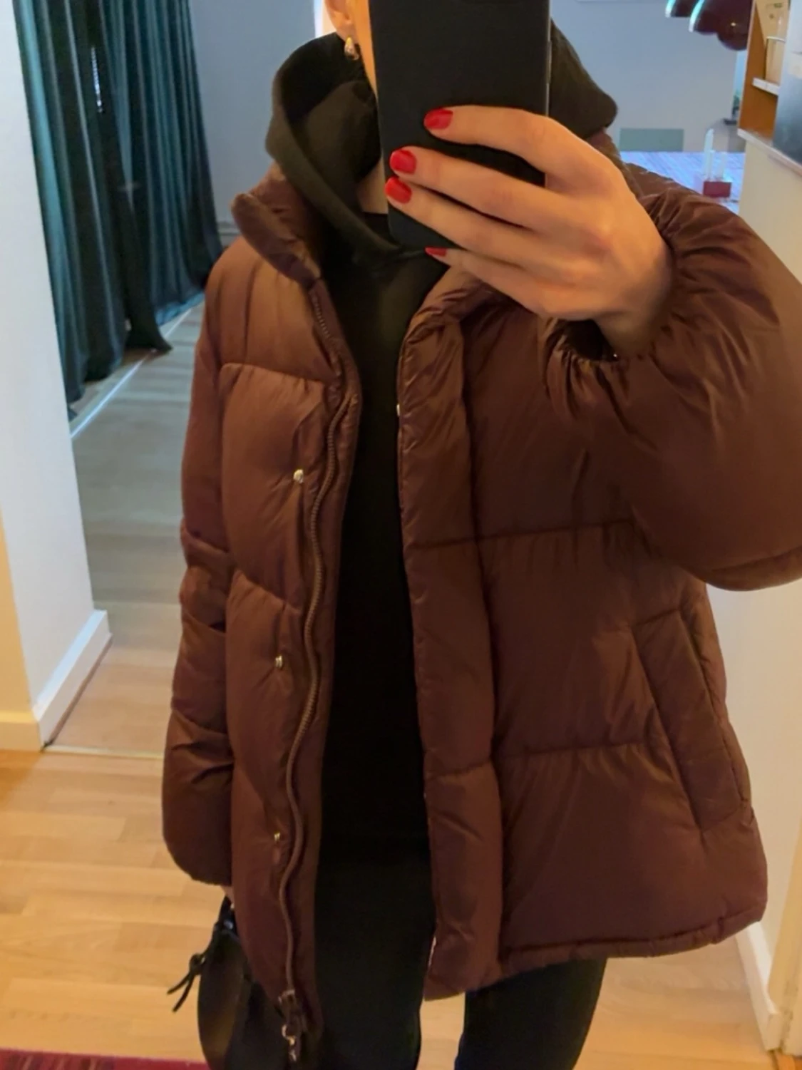 Vinröd pufferjacka från Mango - 1