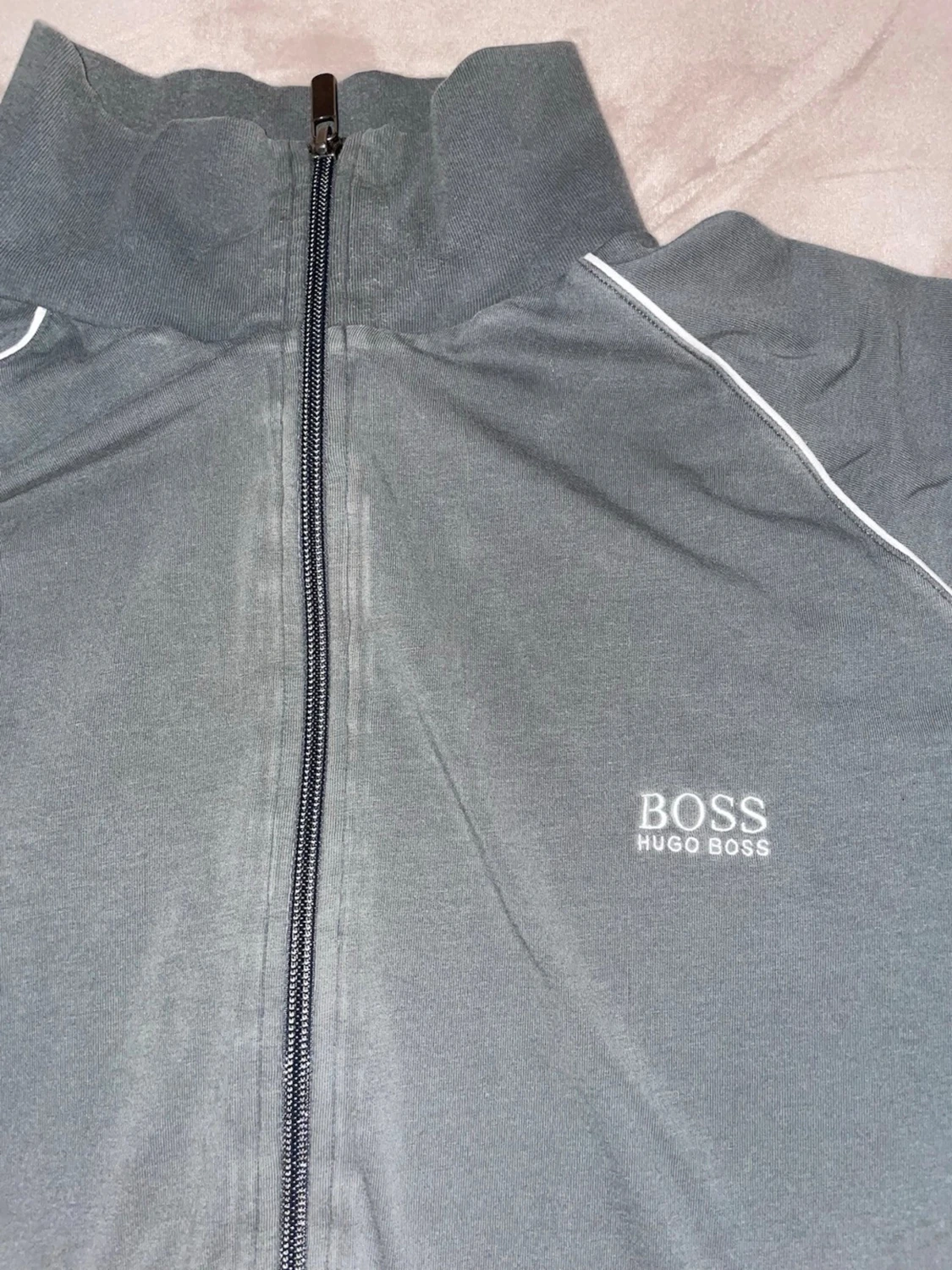 Grå zip hoodie från Hugo Boss - 1