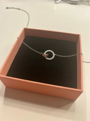 Edblad halsband - Trendigt edbladhalsband som är HELT NYTT! 