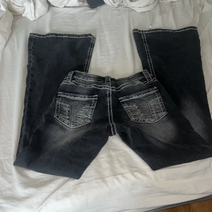Lågmidjade bootcut jeans - Jättesnygga lågmidjade jeans från gina young 14+ i stl: S. Aldrig använda