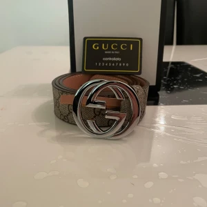 G-cci GG Supreme bälte med silver-spänne - Beige g-cci bälte, 110cm helt ny, skriv om det är några frågor