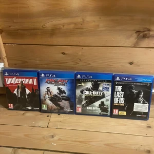 PS4 Spelpaket - 14 titlar - Stort paket med 14 PS4-spel, inklusive Call of Duty, GTA V, FIFA, Wolfenstein II, Far Cry 4, Overwatch, Just Dance 2016, LEGO-spel och fler. Alla fodral ser ut att vara i gott skick, perfekta för dig som vill utöka din samling eller hitta nya favoriter. 