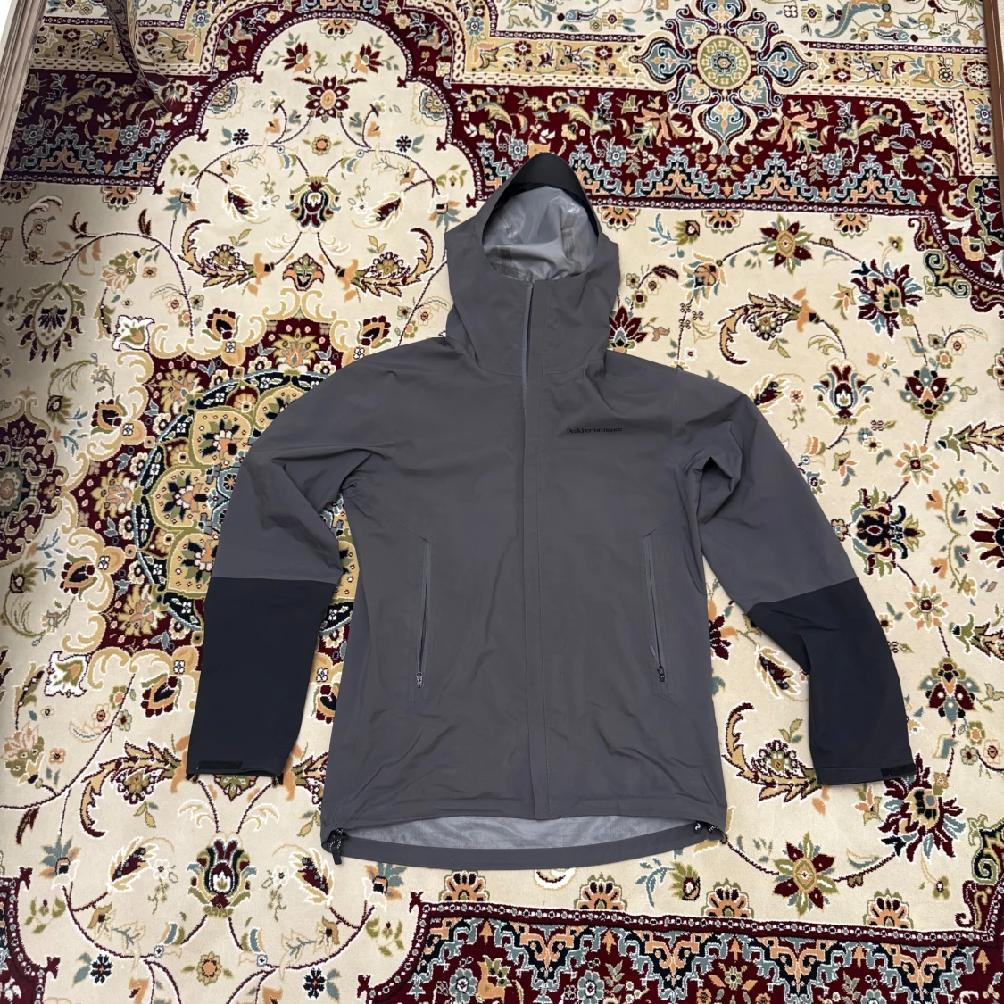 Grå vindjacka Peak Performance 