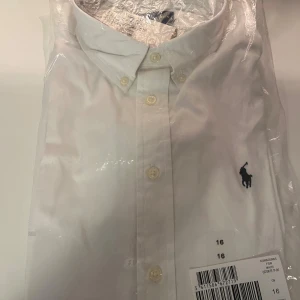 Ralph Lauren skjorta  - Sprillans Ralph lauren skjorta! Storlek 16 Y 