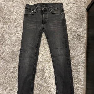 Nudie Jeans - Säljer mina Nudie jeans, använt ett par gånger, inga skador eller fläckar. W30 L30