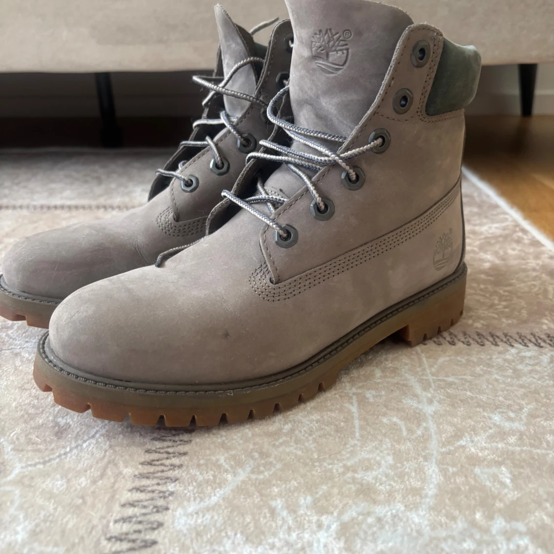 Grå Timberland boots i mocka