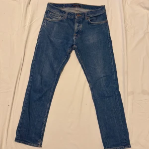 Nudie jeans grim trim.  - Säljer ett ett par blåa nudie jeans i modellen grim trim. Storleken är 33/30 och skicket är mycket bra. Tveka inte vid frågor!