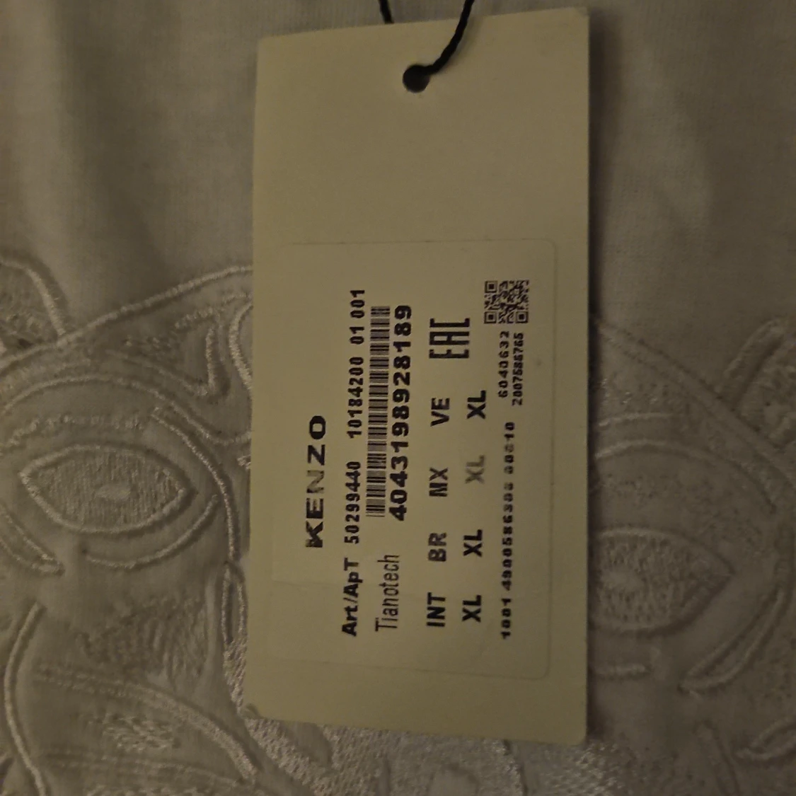 Vit sweatshirt med broderad tiger - 3