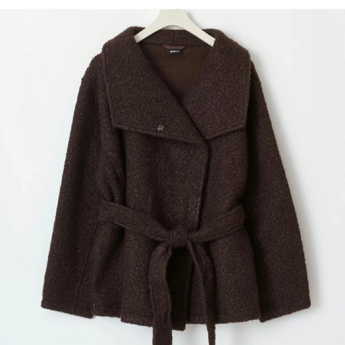 Mörkbrun teddyjacka med bälte
